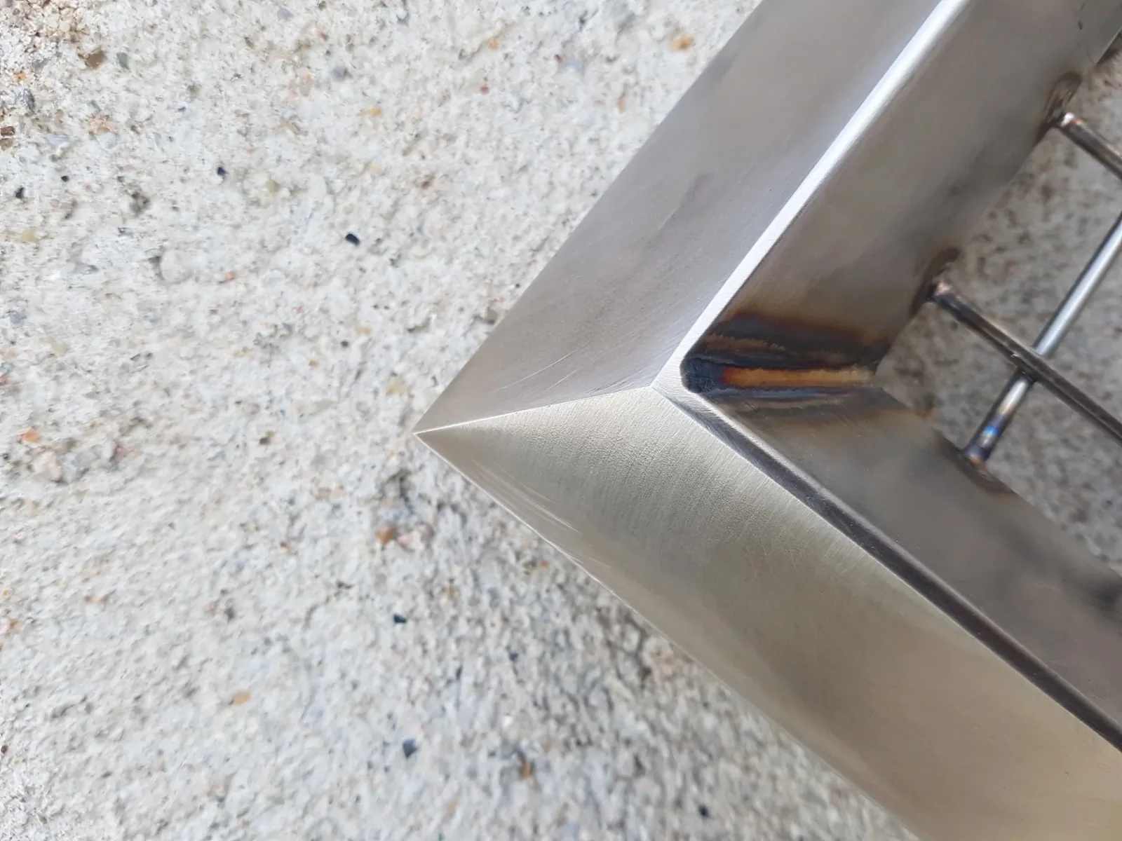 Cantonada bisellada amb cordó de soldadura